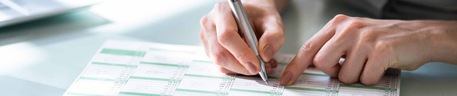 woman at desk arranging holiday days